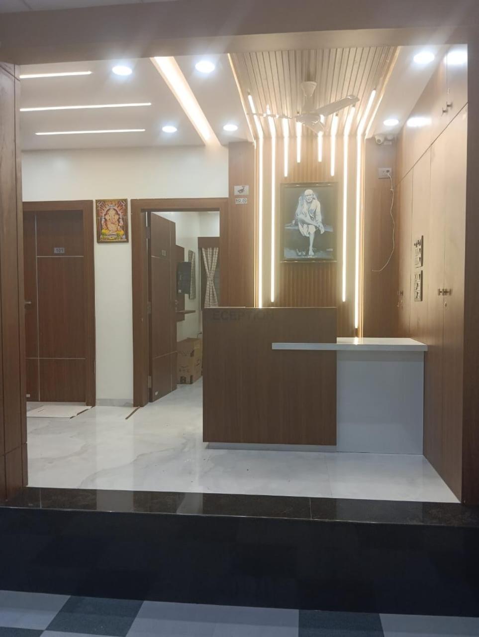 Hotel Sai Sandesh Shirdi Bagian luar foto