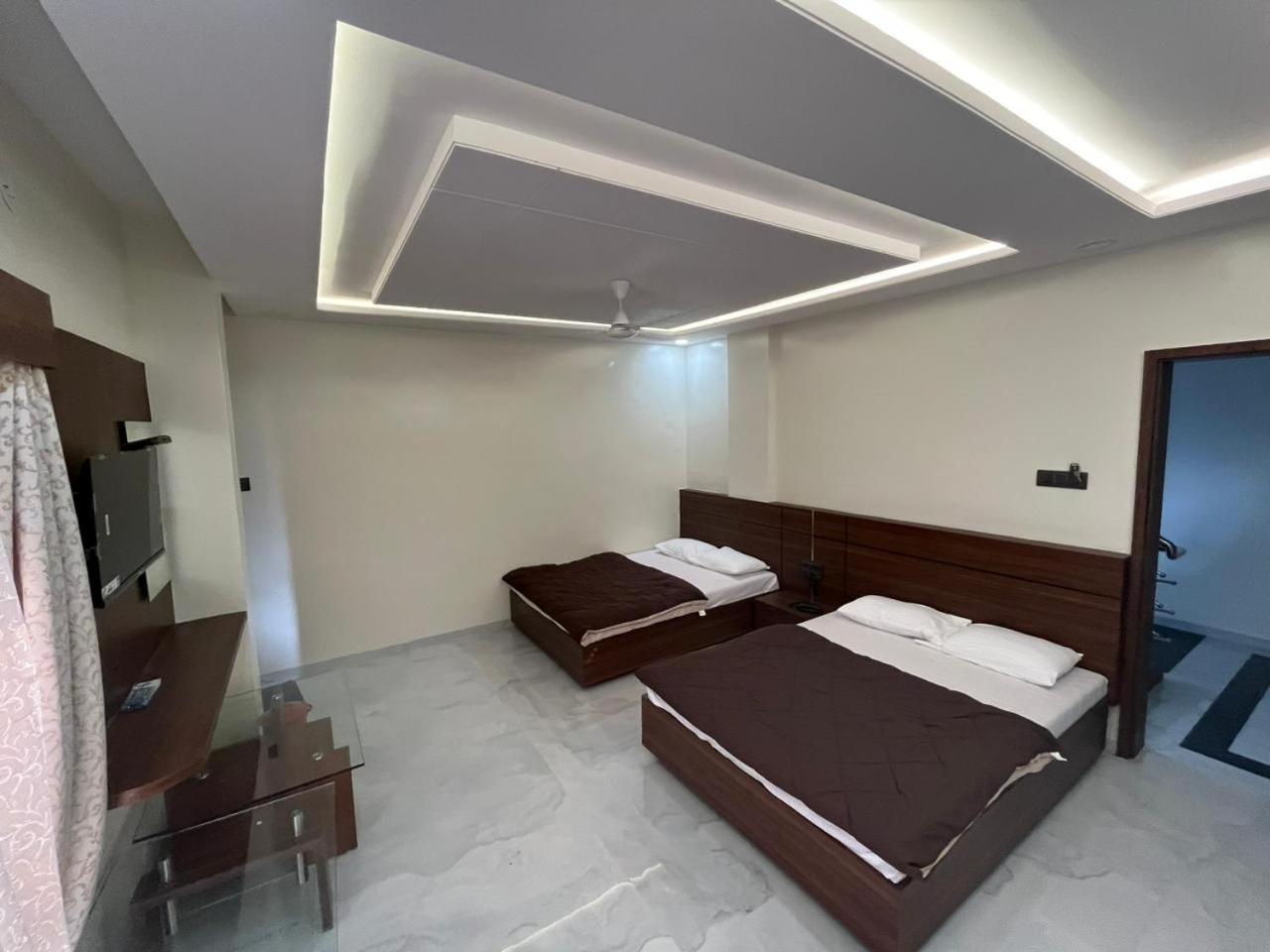 Hotel Sai Sandesh Shirdi Bagian luar foto