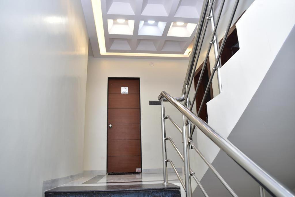 Hotel Sai Sandesh Shirdi Bagian luar foto