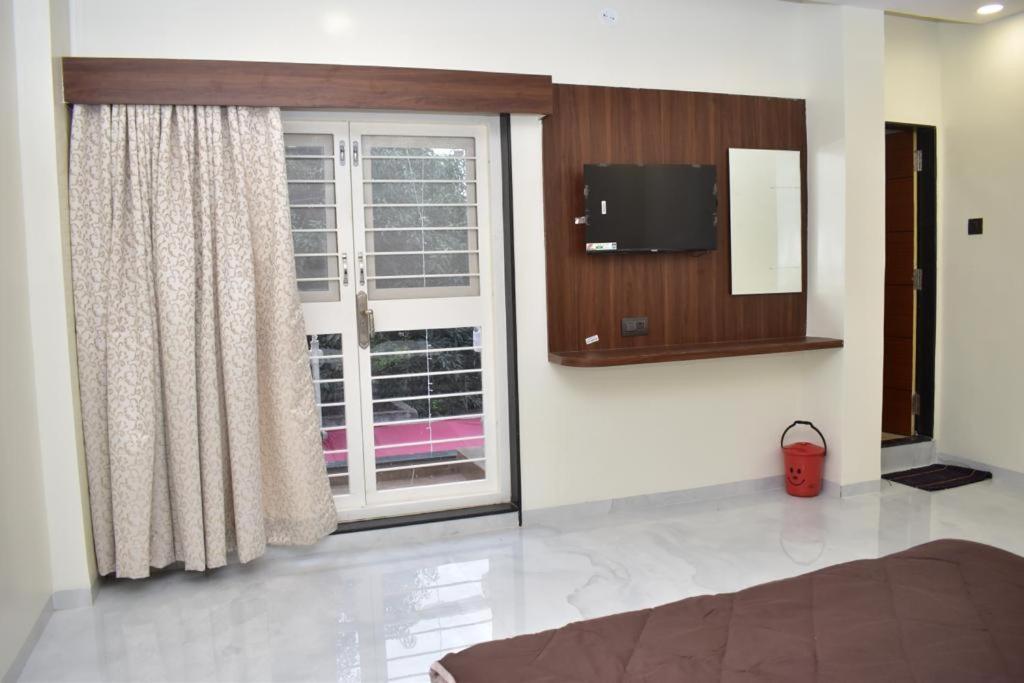 Hotel Sai Sandesh Shirdi Bagian luar foto