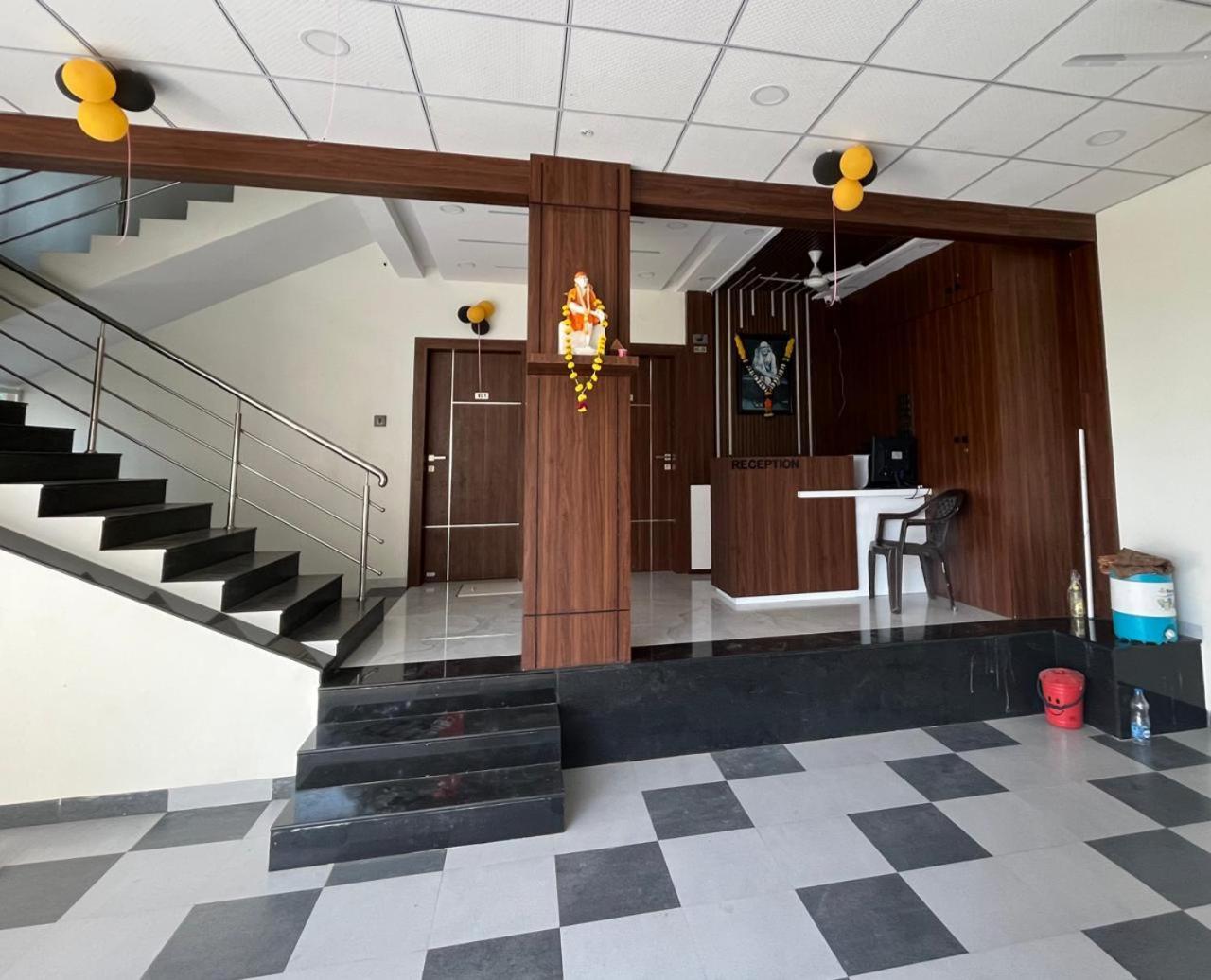 Hotel Sai Sandesh Shirdi Bagian luar foto
