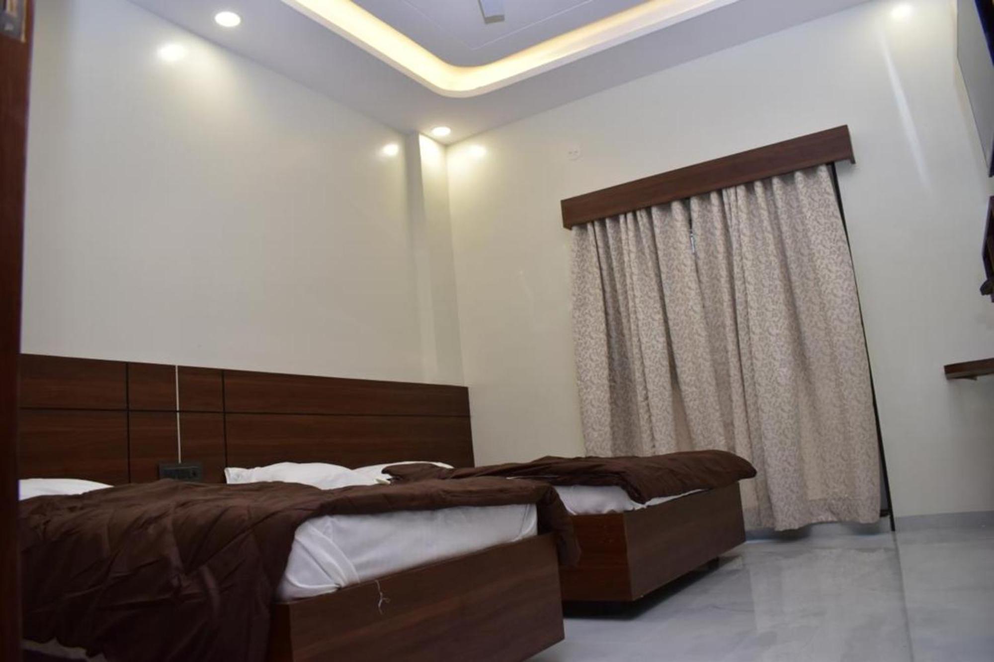 Hotel Sai Sandesh Shirdi Bagian luar foto